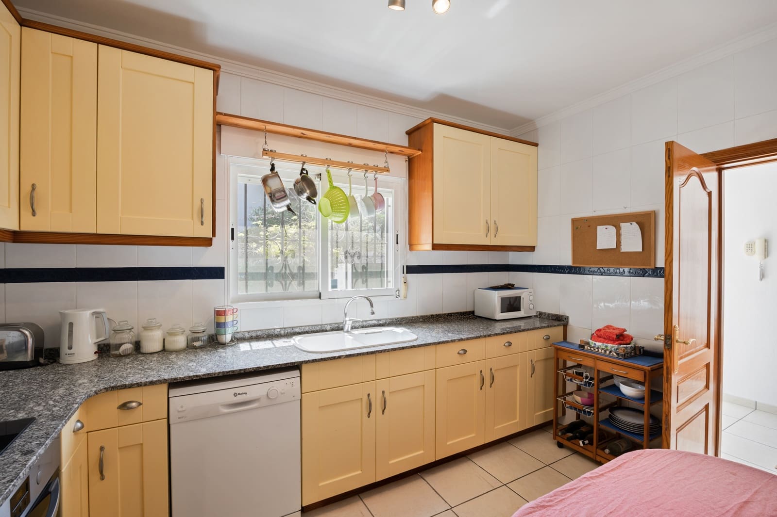 4 bedroom Villa for sale in Javea / Xabia - € 750,000 (Ref: 9806084)