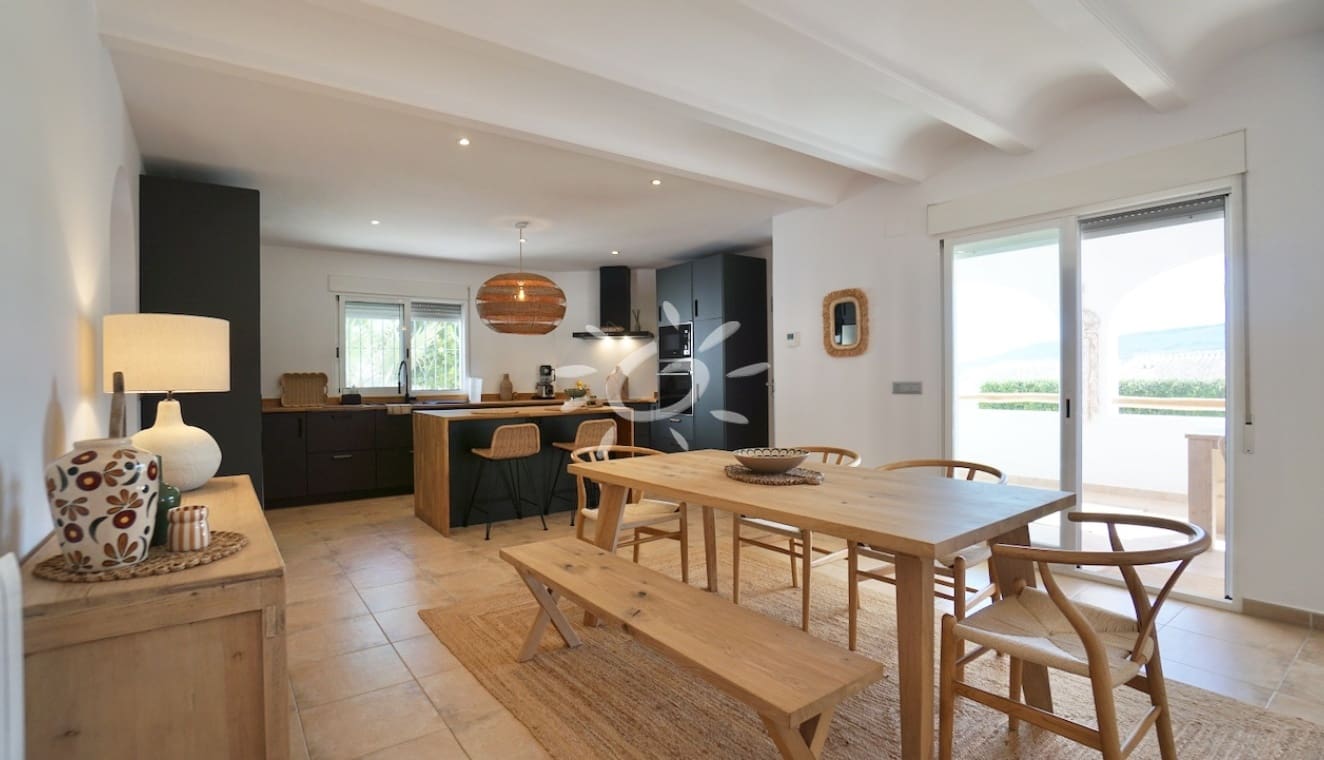 3 bedroom Villa for sale in Benitachell / Benitatxell with pool - € 649,000 (Ref: 10085018)