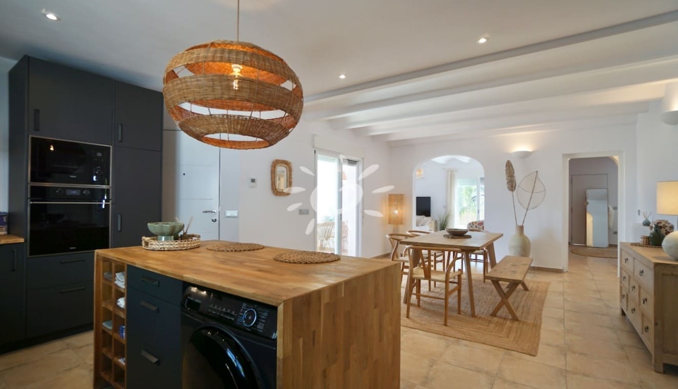 3 bedroom Villa for sale in Benitachell / Benitatxell with pool - € 649,000 (Ref: 10085018)
