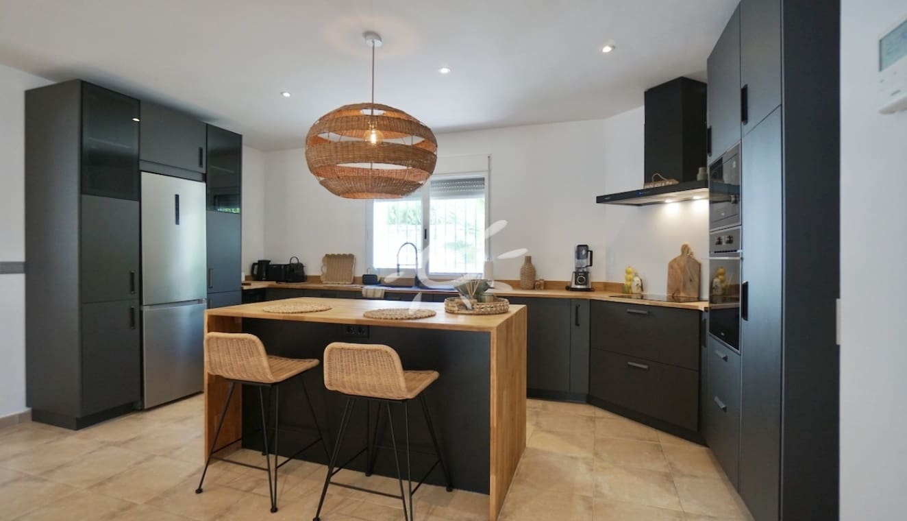 3 bedroom Villa for sale in Benitachell / Benitatxell with pool - € 649,000 (Ref: 10085018)