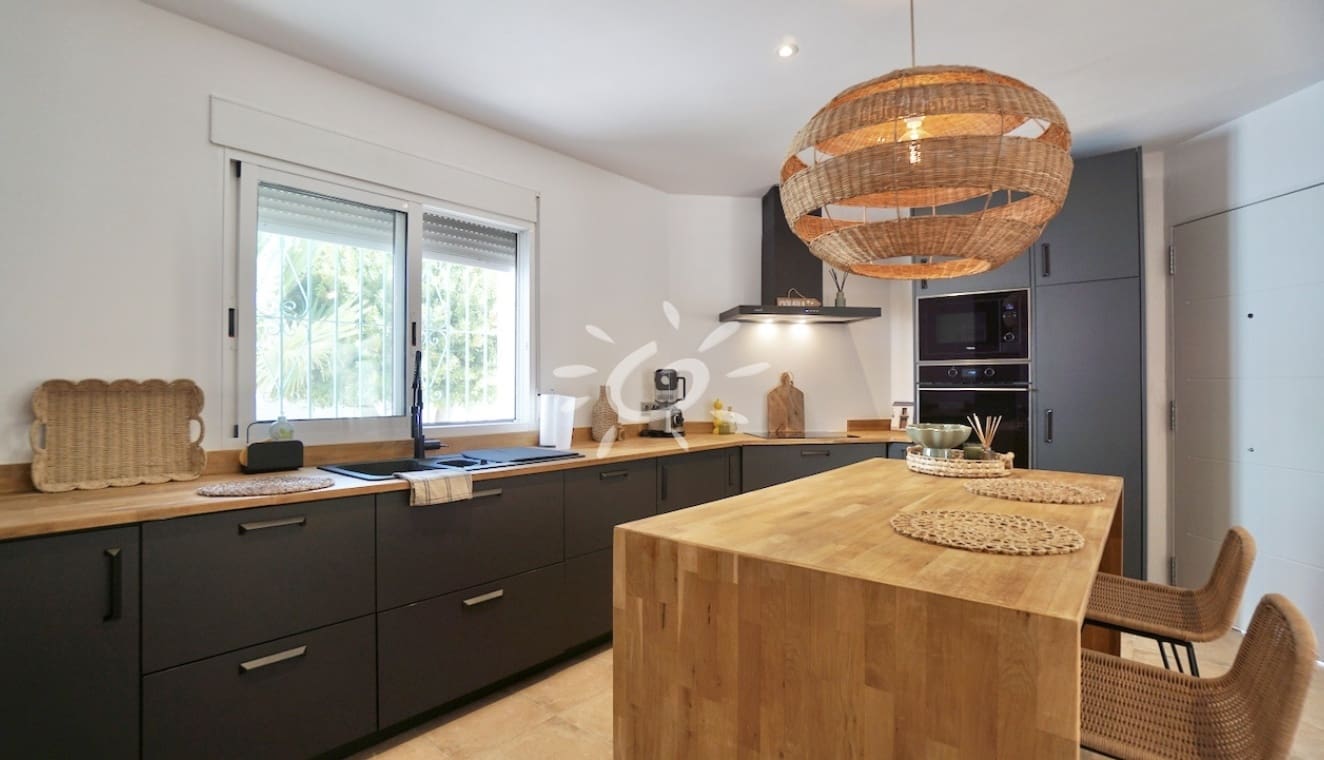 3 bedroom Villa for sale in Benitachell / Benitatxell with pool - € 649,000 (Ref: 10085018)