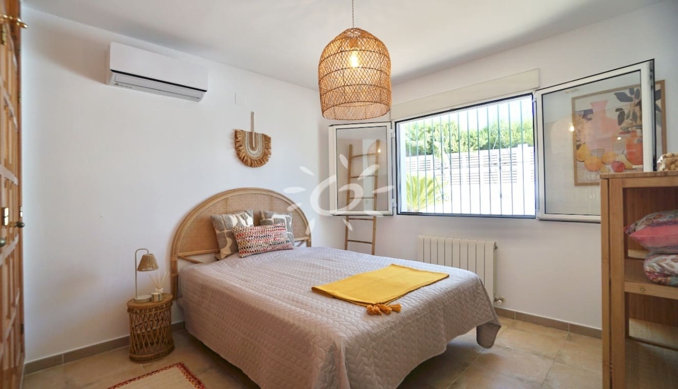 3 bedroom Villa for sale in Benitachell / Benitatxell with pool - € 649,000 (Ref: 10085018)