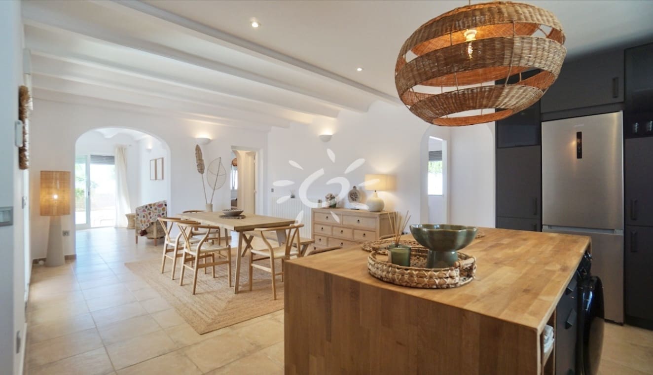 3 bedroom Villa for sale in Benitachell / Benitatxell with pool - € 649,000 (Ref: 10085018)