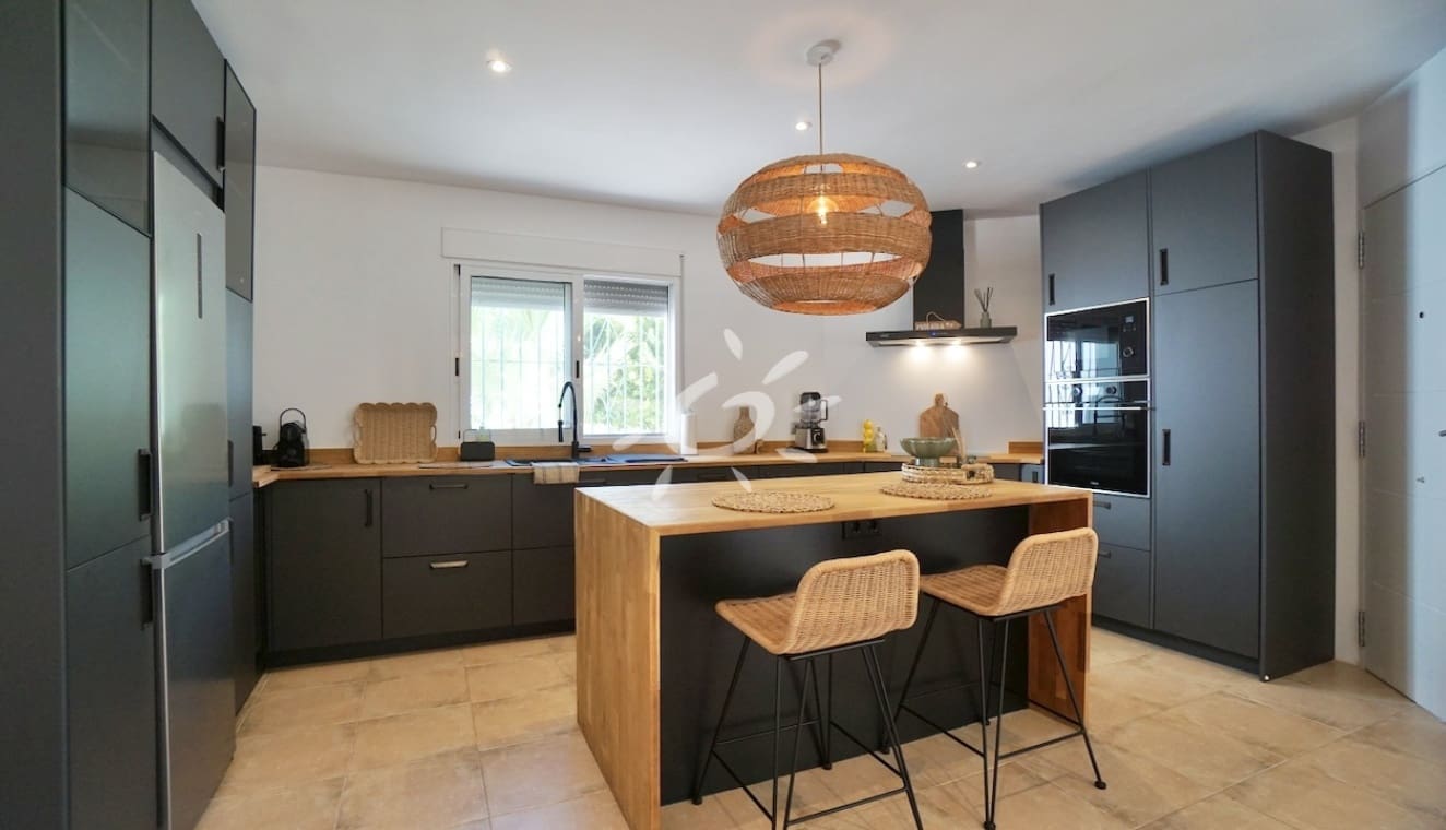 3 bedroom Villa for sale in Benitachell / Benitatxell with pool - € 649,000 (Ref: 10085018)