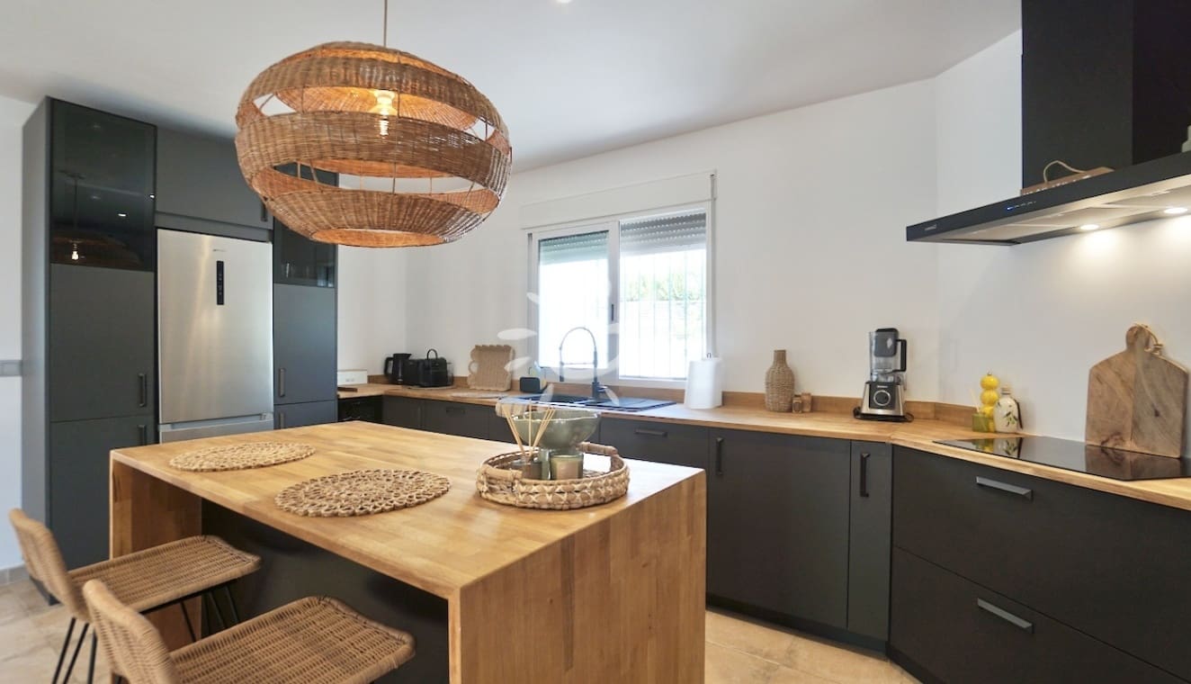 3 bedroom Villa for sale in Benitachell / Benitatxell with pool - € 649,000 (Ref: 10085018)