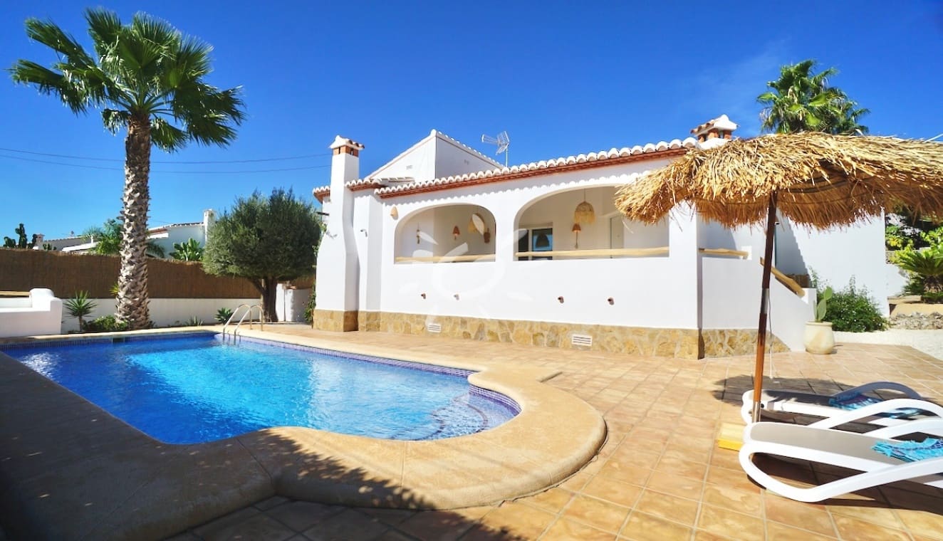 3 bedroom Villa for sale in Benitachell / Benitatxell with pool - € 649,000 (Ref: 10085018)