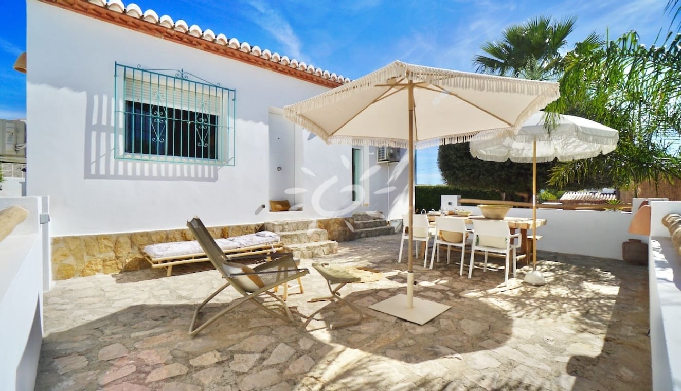 3 bedroom Villa for sale in Benitachell / Benitatxell with pool - € 649,000 (Ref: 10085018)