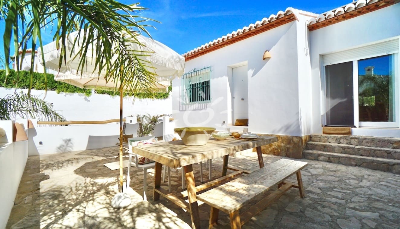 3 bedroom Villa for sale in Benitachell / Benitatxell with pool - € 649,000 (Ref: 10085018)