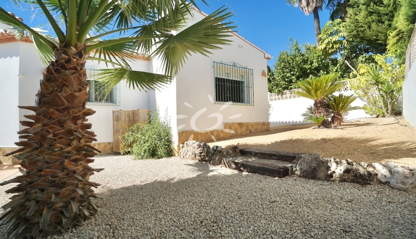 3 bedroom Villa for sale in Benitachell / Benitatxell with pool - € 649,000 (Ref: 10085018)