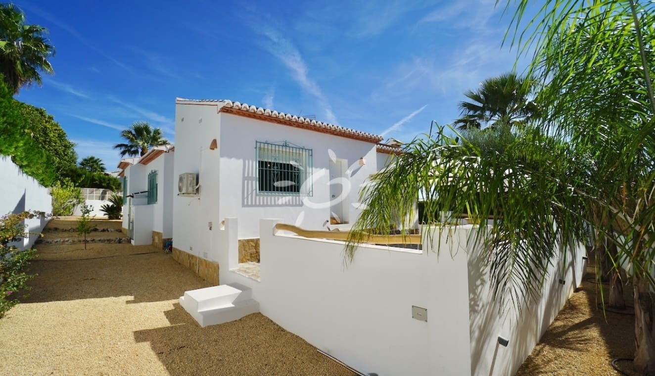 3 bedroom Villa for sale in Benitachell / Benitatxell with pool - € 649,000 (Ref: 10085018)