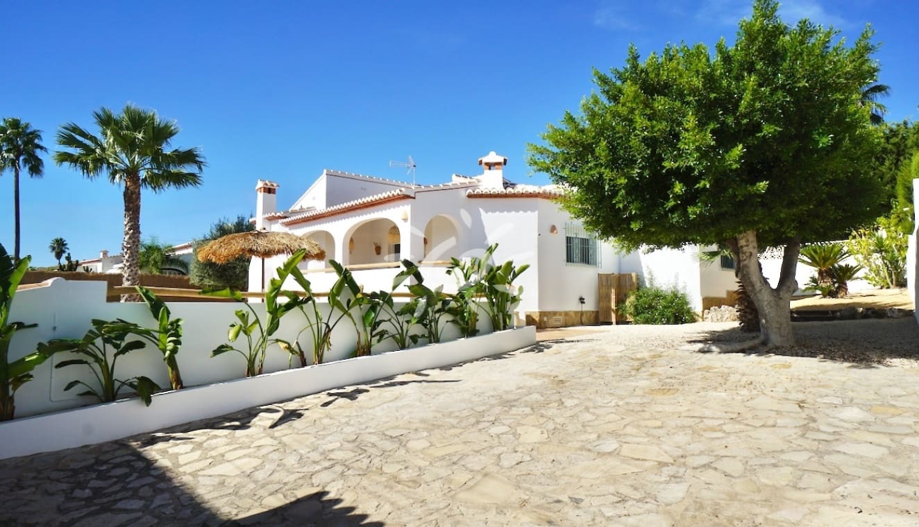 3 bedroom Villa for sale in Benitachell / Benitatxell with pool - € 649,000 (Ref: 10085018)