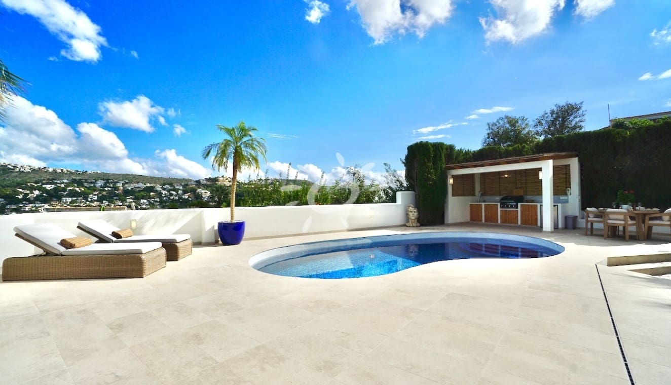 Chalet de 2 habitaciones en Moraira en venta con piscina garaje - 749.000 € (Ref: 10183650)