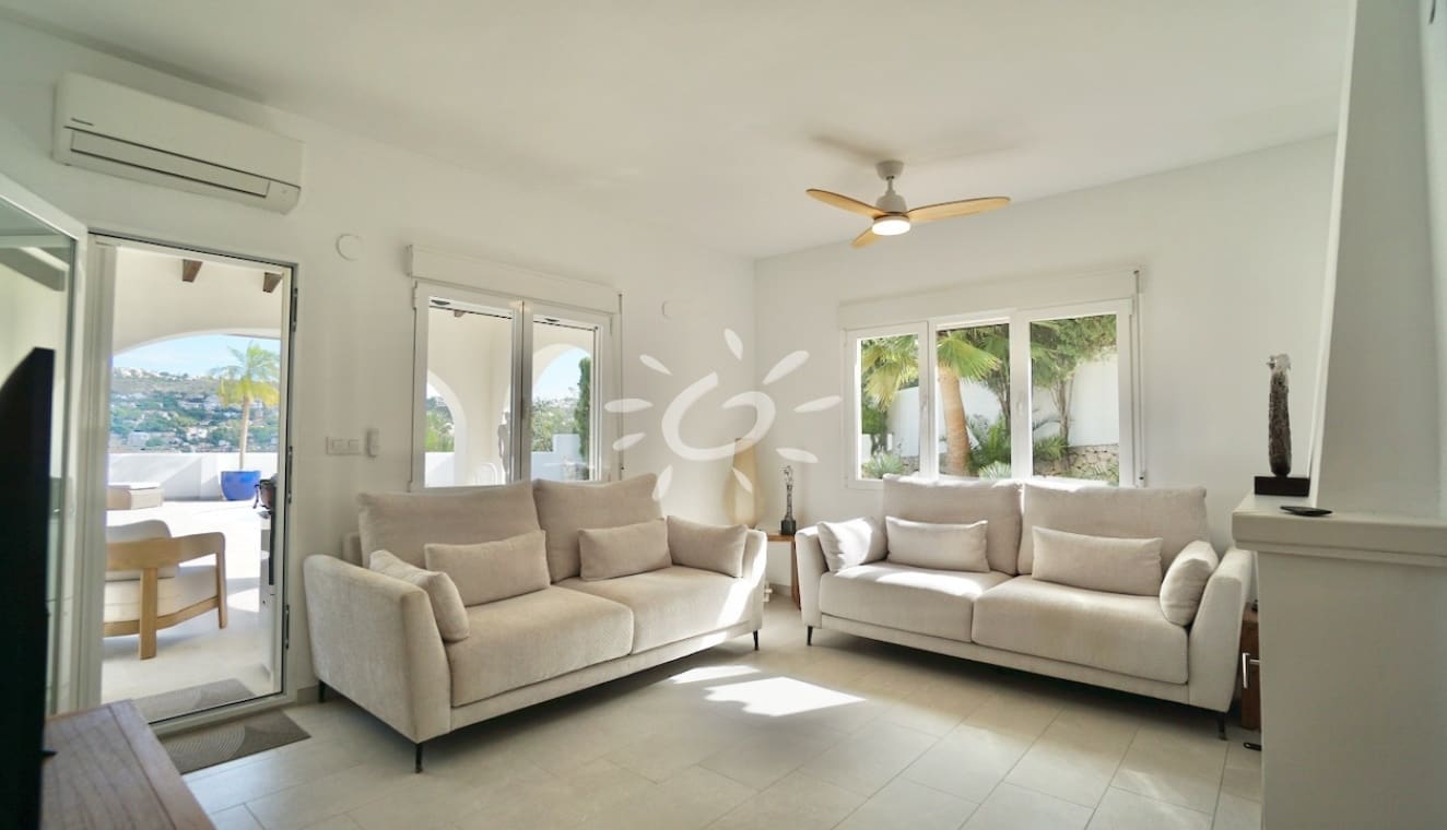 Chalet de 2 habitaciones en Moraira en venta con piscina garaje - 749.000 € (Ref: 10183650)