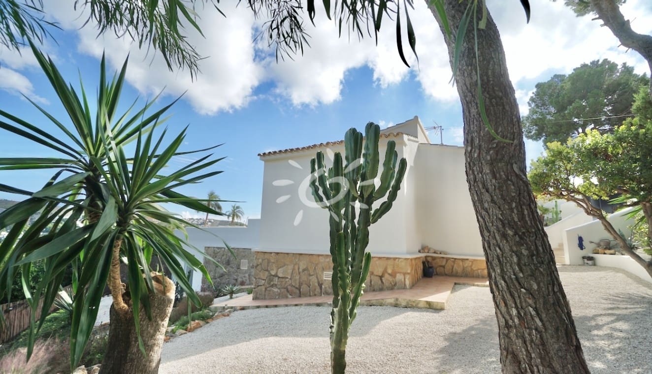 Chalet de 2 habitaciones en Moraira en venta con piscina garaje - 749.000 € (Ref: 10183650)