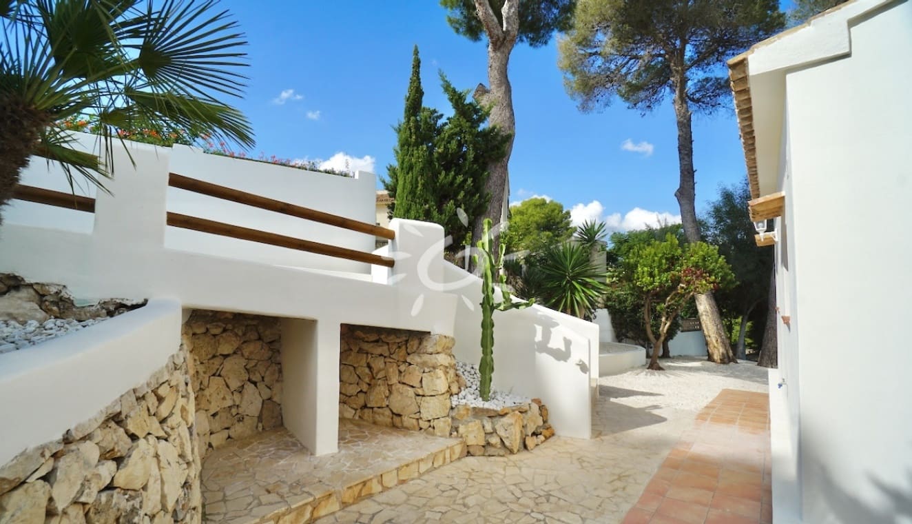 Chalet de 2 habitaciones en Moraira en venta con piscina garaje - 749.000 € (Ref: 10183650)