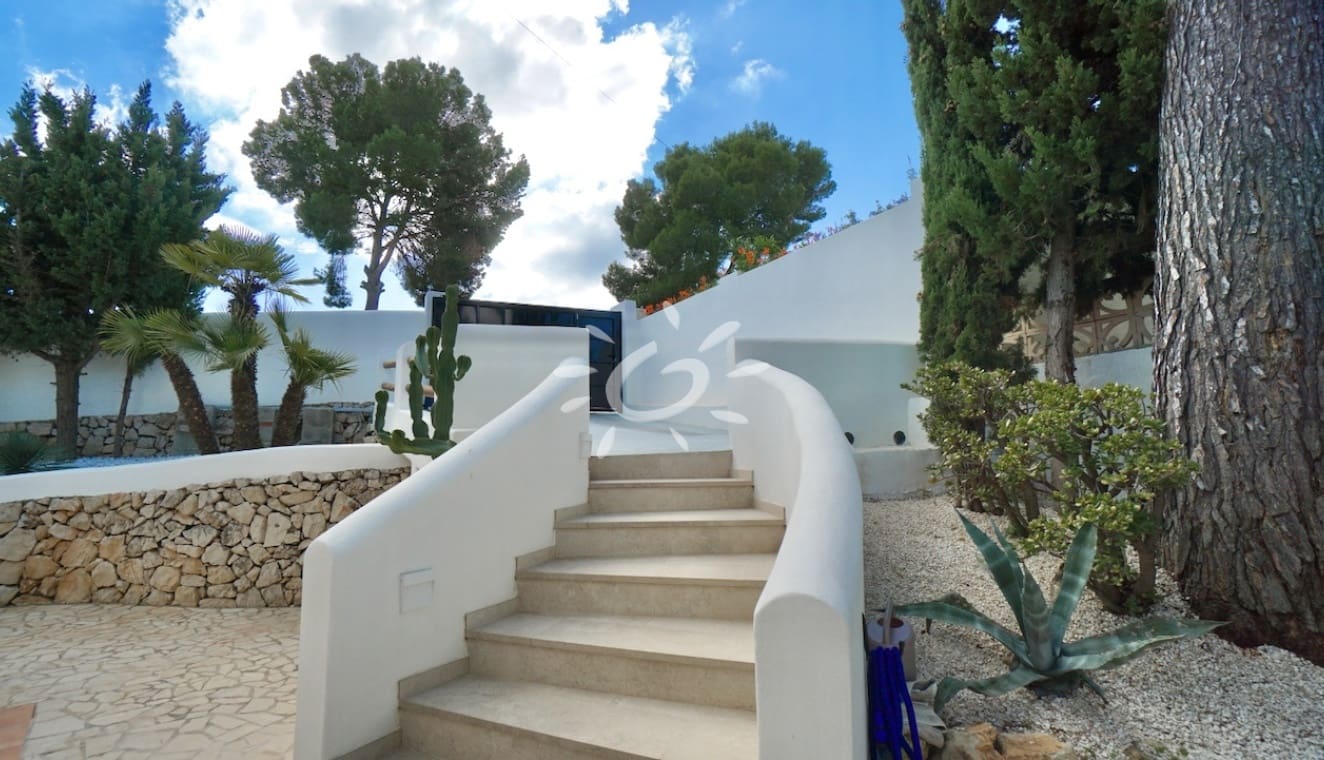 Chalet de 2 habitaciones en Moraira en venta con piscina garaje - 749.000 € (Ref: 10183650)