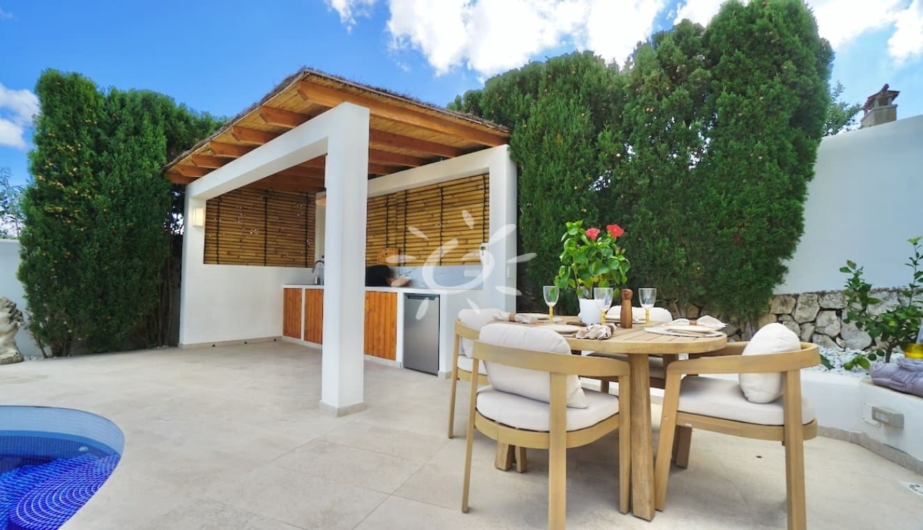 Chalet de 2 habitaciones en Moraira en venta con piscina garaje - 749.000 € (Ref: 10183650)