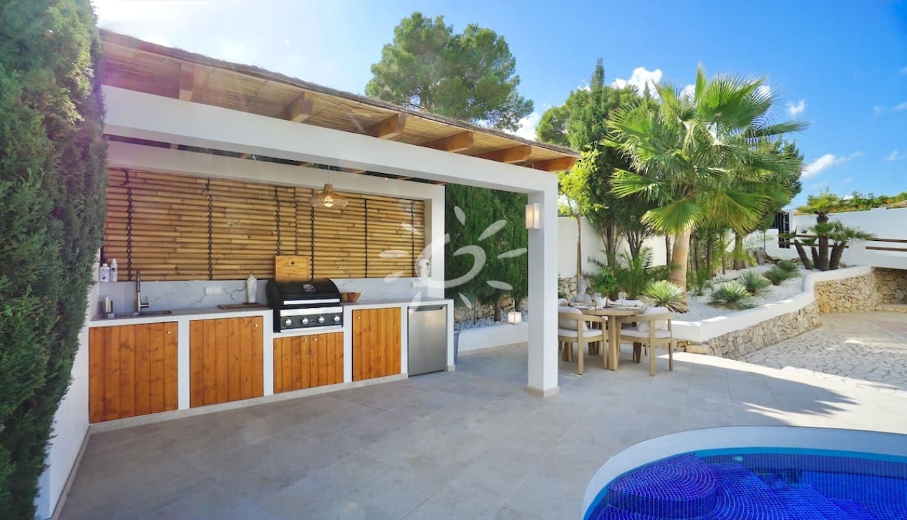 Chalet de 2 habitaciones en Moraira en venta con piscina garaje - 749.000 € (Ref: 10183650)
