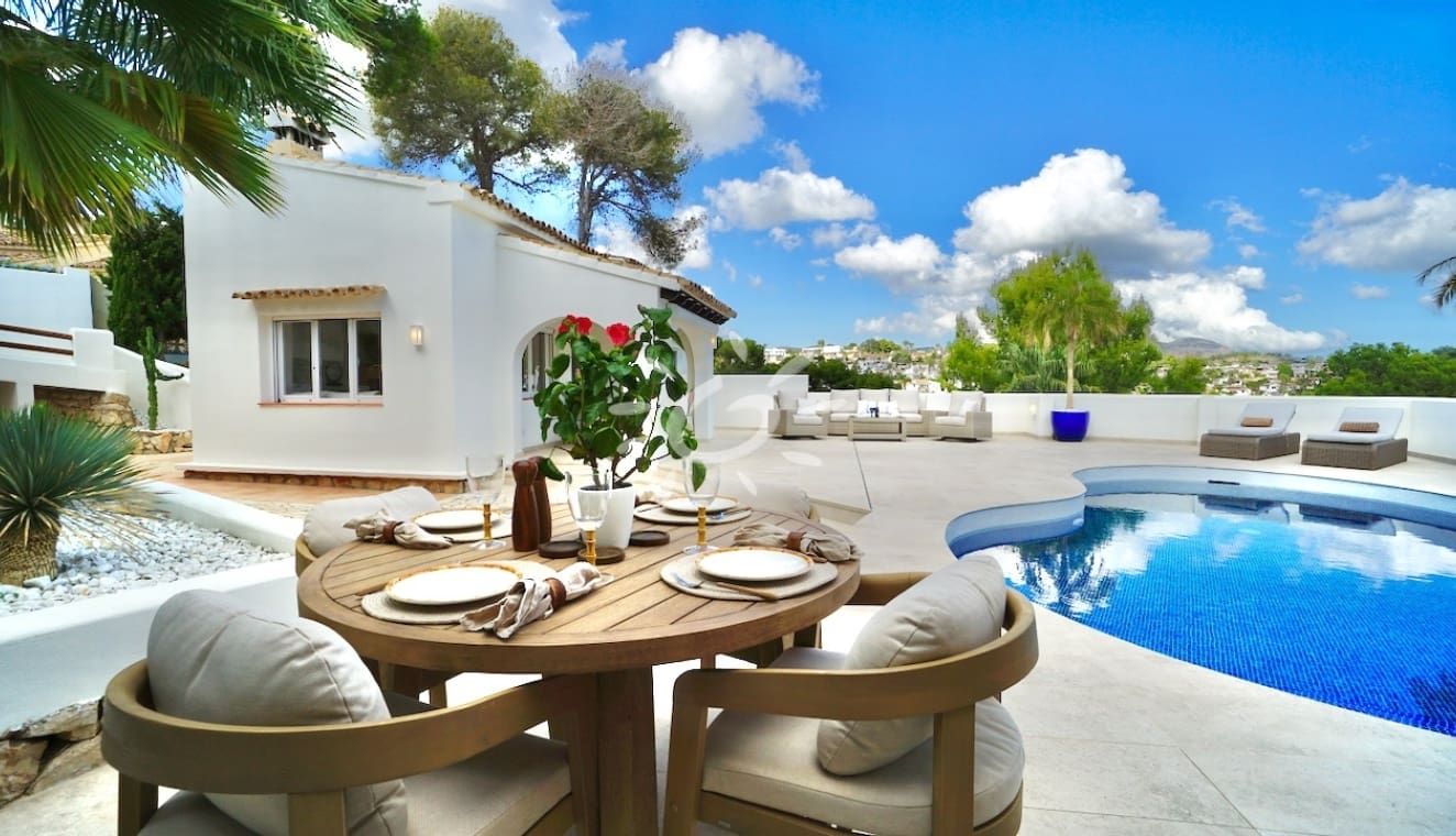 Chalet de 2 habitaciones en Moraira en venta con piscina garaje - 749.000 € (Ref: 10183650)
