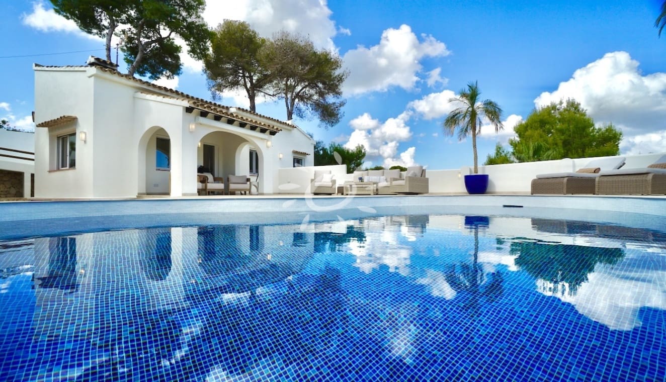 Chalet de 2 habitaciones en Moraira en venta con piscina garaje - 749.000 € (Ref: 10183650)