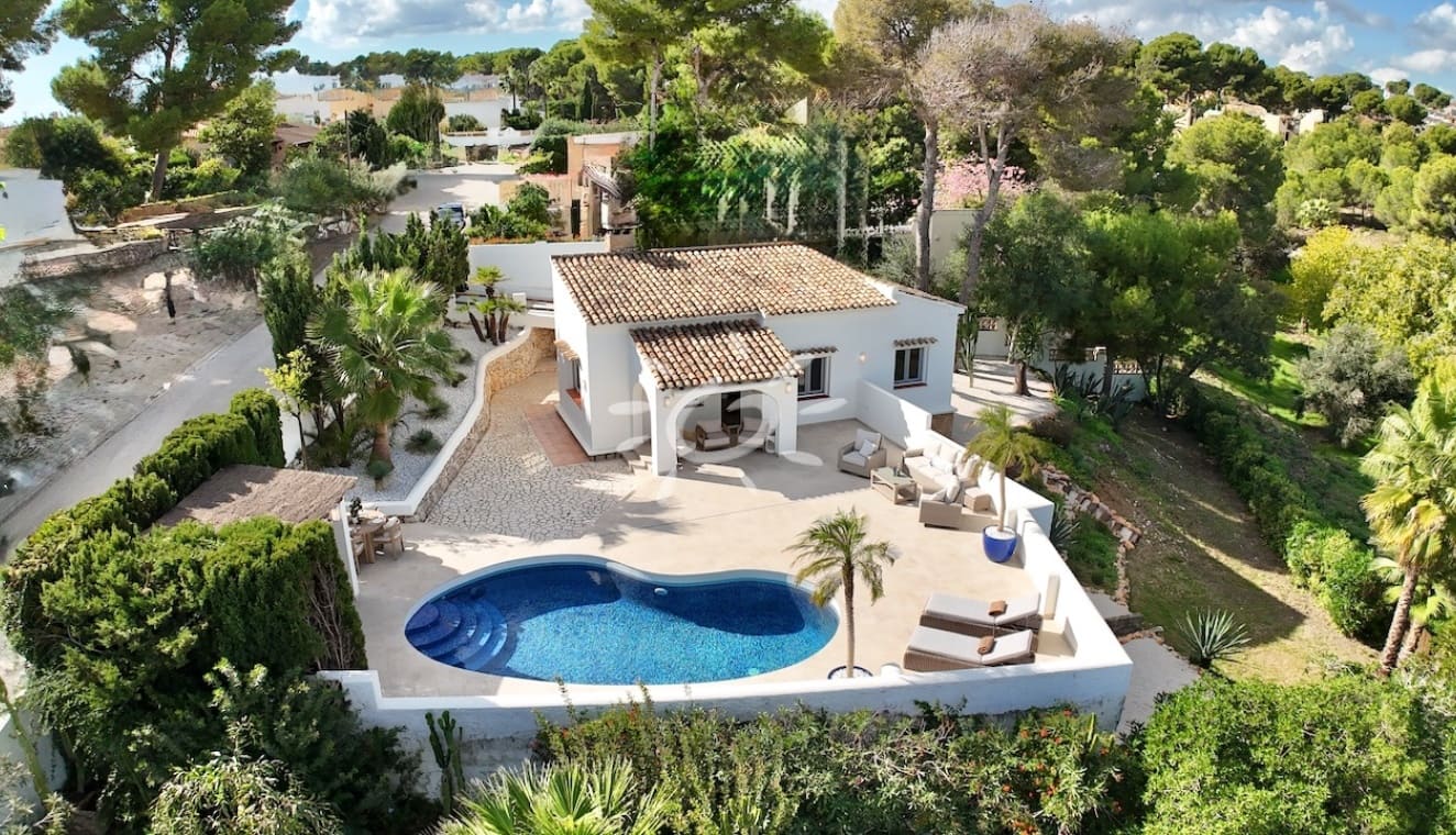 Chalet de 2 habitaciones en Moraira en venta con piscina garaje - 749.000 € (Ref: 10183650)