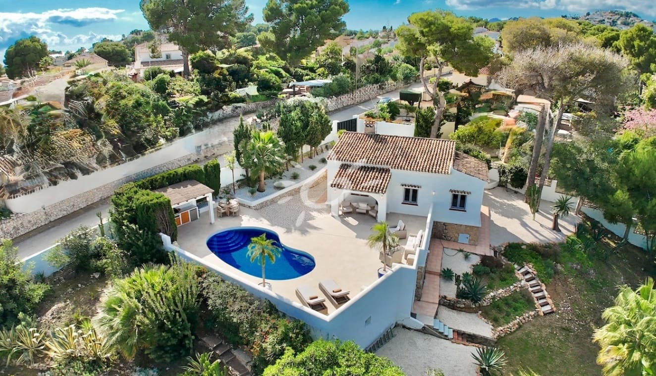 Chalet de 2 habitaciones en Moraira en venta con piscina garaje - 749.000 € (Ref: 10183650)