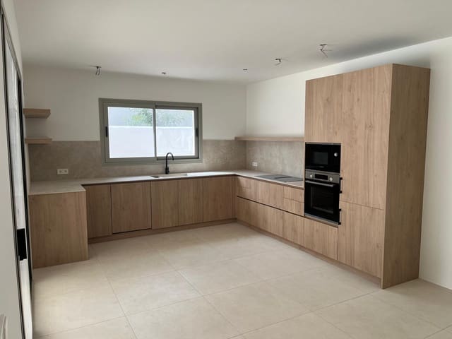 3 slaapkamer Villa te koop in Moraira, Teulada-Moraira met zwembad - € 1.250.000 (Ref: 7865242)