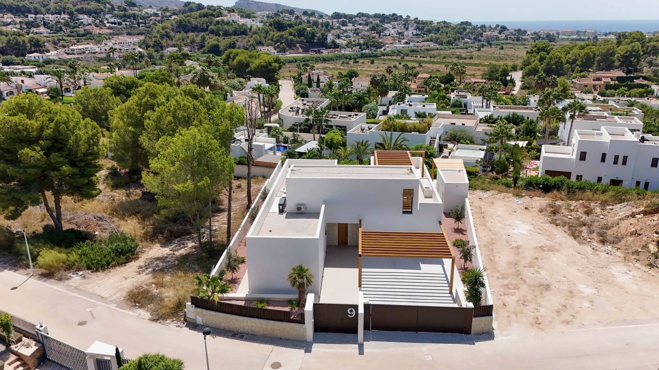5 bedroom Villa for sale in Moraira with pool - € 1,849,000 (Ref: 8187264)
