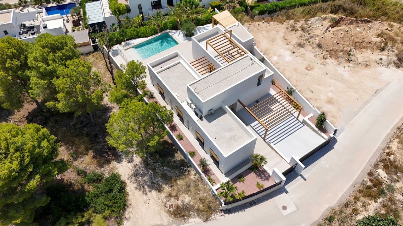 5 bedroom Villa for sale in Moraira with pool - € 1,849,000 (Ref: 8187264)