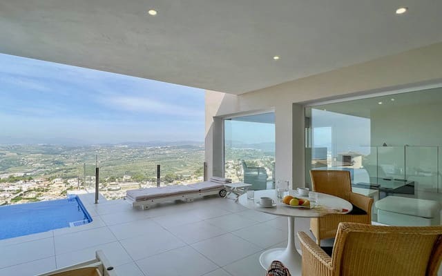 2 bedroom Villa for sale in Cumbre del Sol with pool - € 875,000 (Ref: 8553017)