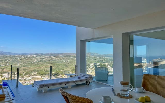 2 bedroom Villa for sale in Cumbre del Sol with pool - € 875,000 (Ref: 8553017)