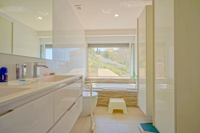 2 bedroom Villa for sale in Cumbre del Sol with pool - € 875,000 (Ref: 8553017)