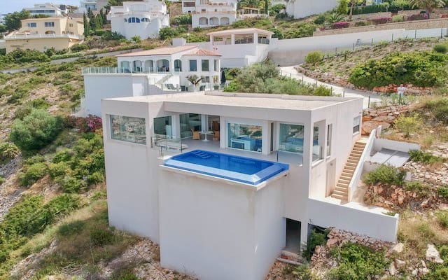 2 bedroom Villa for sale in Cumbre del Sol with pool - € 875,000 (Ref: 8553017)