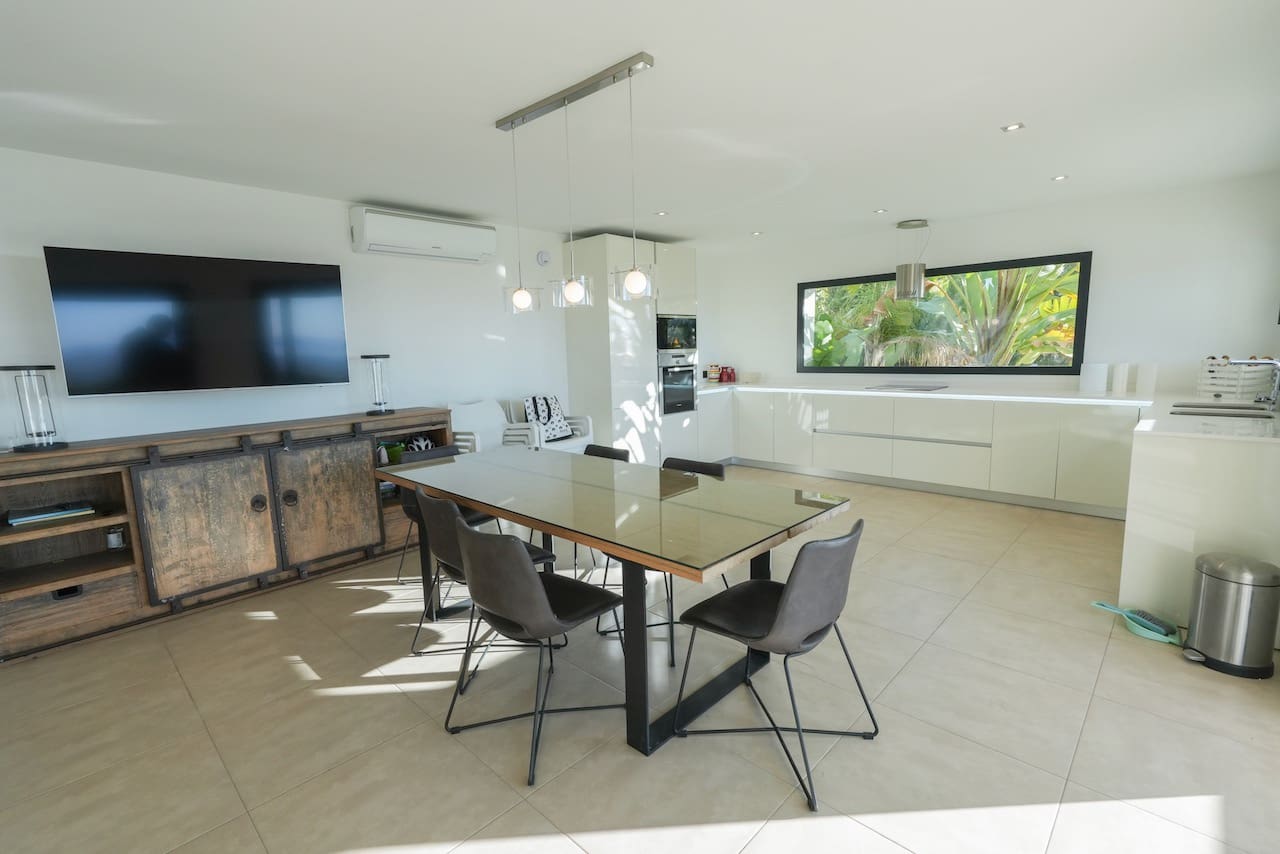 4 makuuhuone Huvila myytävänä paikassa Benissa mukana uima-altaan 
autotalli - 1 730 000 € (Ref: 8697443)