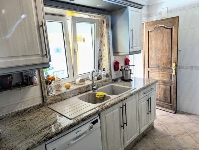 4 sypialnia Willa na sprzedaż w Moraira, Teulada-Moraira z basenem garażem - 665 000 € (Ref: 8779508)