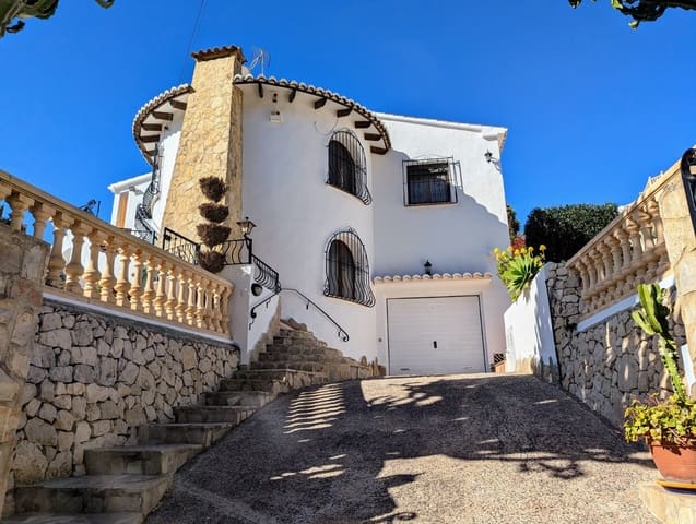 4 sypialnia Willa na sprzedaż w Moraira, Teulada-Moraira z basenem garażem - 665 000 € (Ref: 8779508)