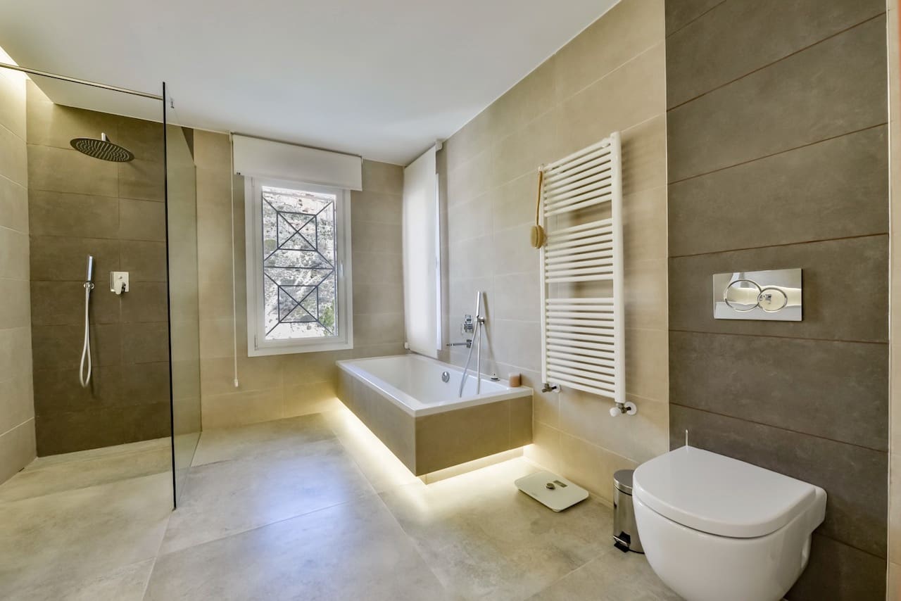 8 bedroom Villa for sale in Altea with pool garage - € 2,650,000 (Ref: 8873375)