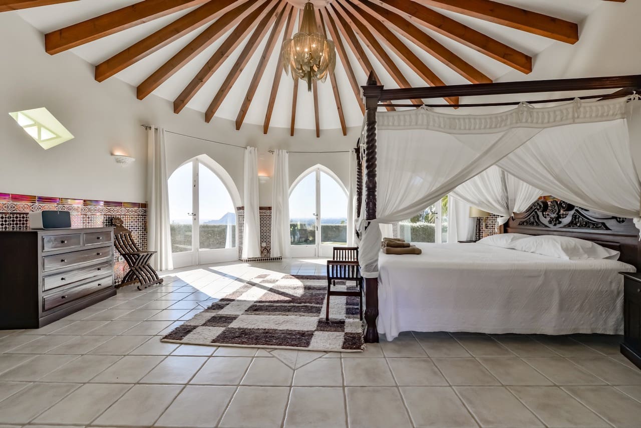 8 bedroom Villa for sale in Altea with pool garage - € 2,650,000 (Ref: 8873375)