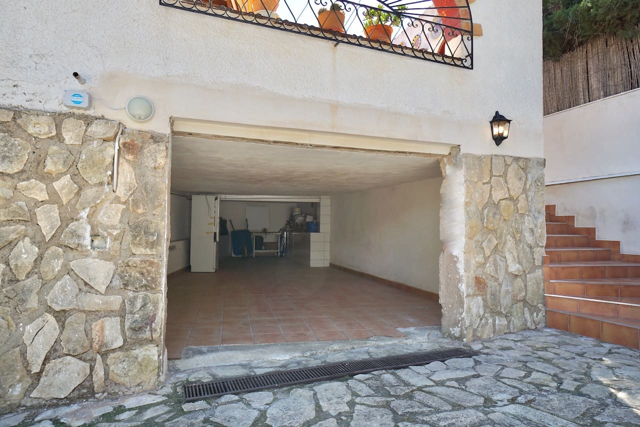 4 bedroom Villa for sale in Benissa with pool garage - € 595,000 (Ref: 8904964)