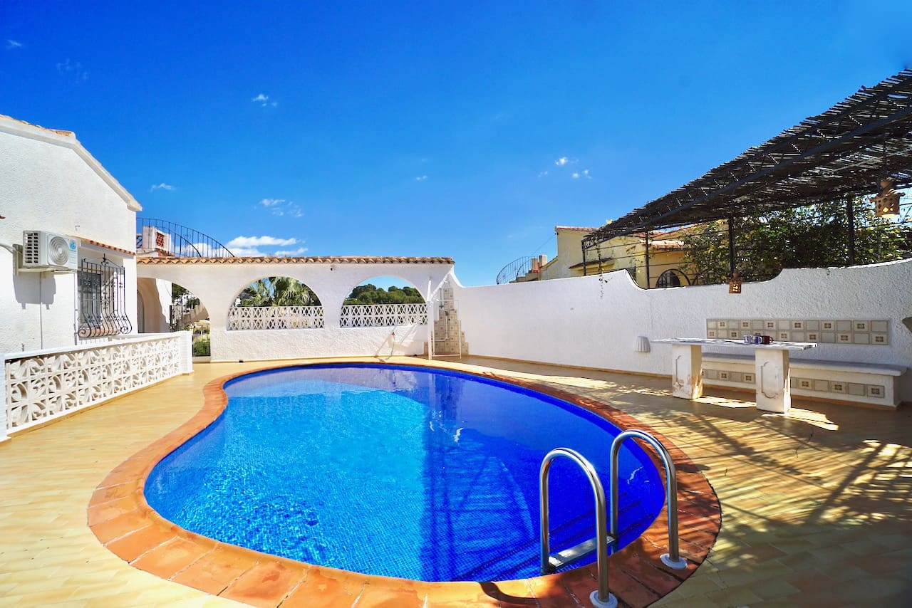 4 bedroom Villa for sale in Benissa with pool garage - € 595,000 (Ref: 8904964)