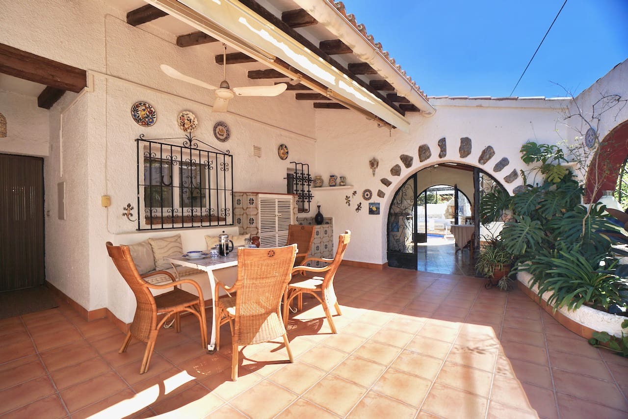 4 bedroom Villa for sale in Benissa with pool garage - € 595,000 (Ref: 8904964)