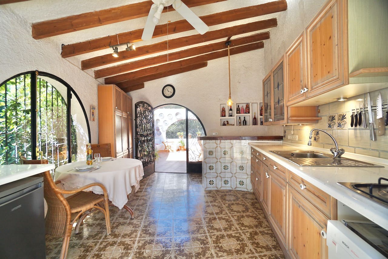 4 bedroom Villa for sale in Benissa with pool garage - € 595,000 (Ref: 8904964)