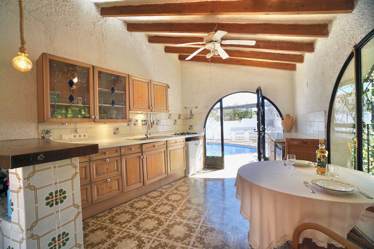 4 bedroom Villa for sale in Benissa with pool garage - € 595,000 (Ref: 8904964)