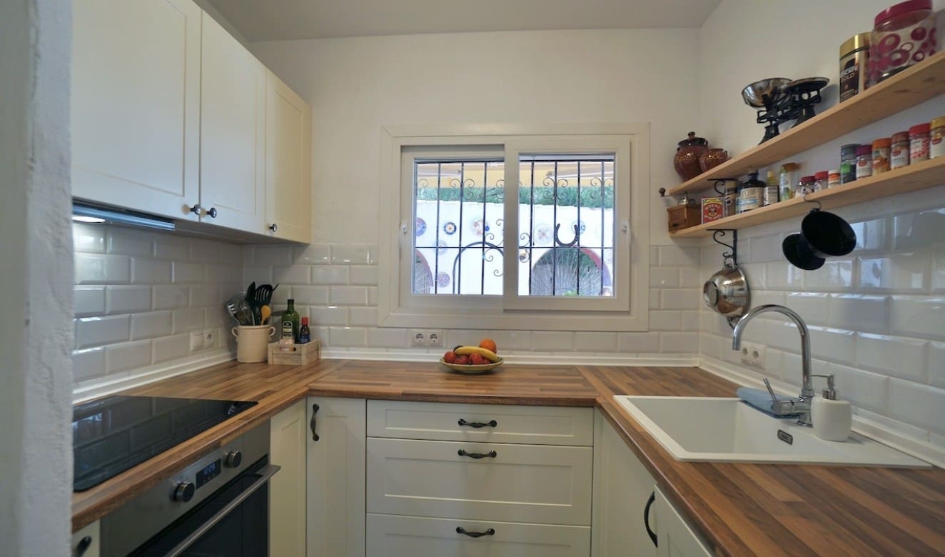 4 bedroom Villa for sale in Benissa with pool garage - € 595,000 (Ref: 8904964)