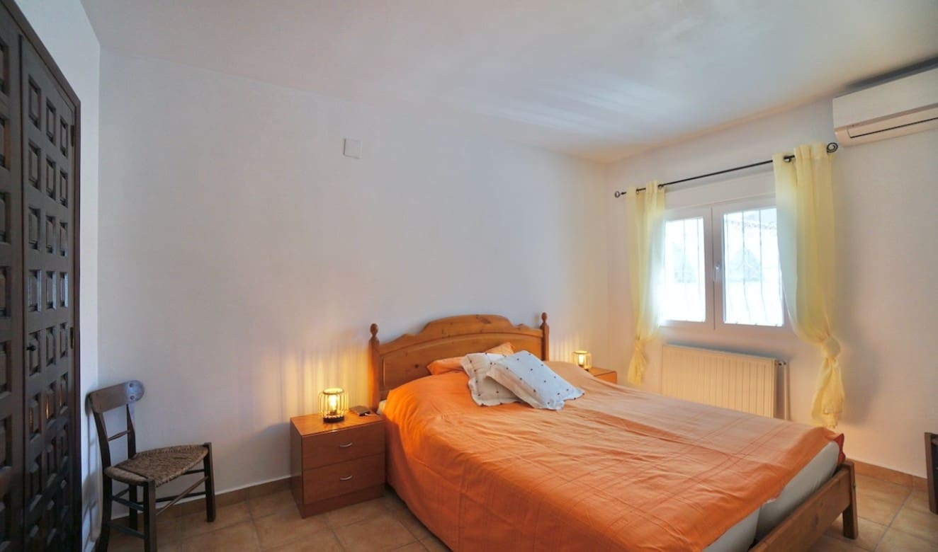 4 bedroom Villa for sale in Benissa with pool garage - € 595,000 (Ref: 8904964)