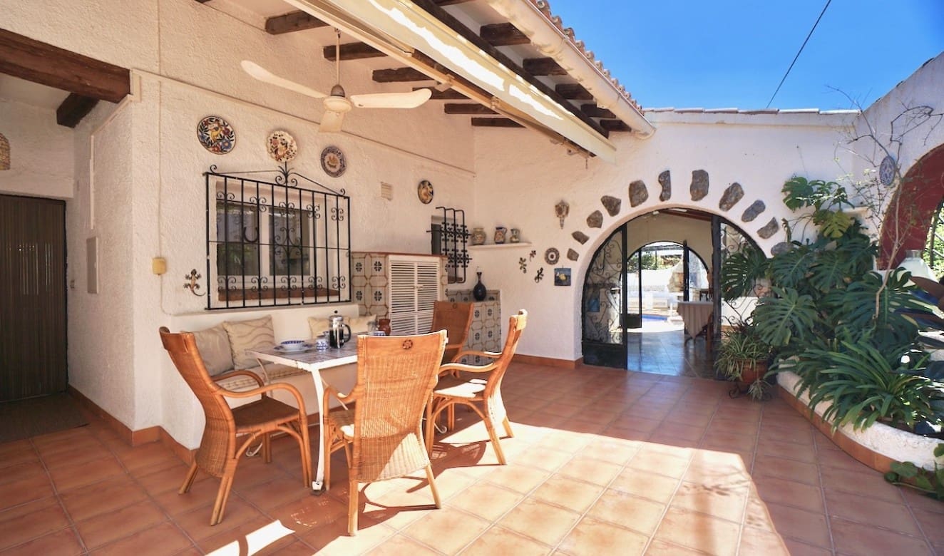 4 bedroom Villa for sale in Benissa with pool garage - € 595,000 (Ref: 8904964)