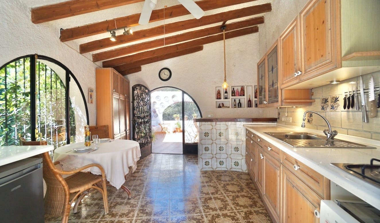 4 bedroom Villa for sale in Benissa with pool garage - € 595,000 (Ref: 8904964)