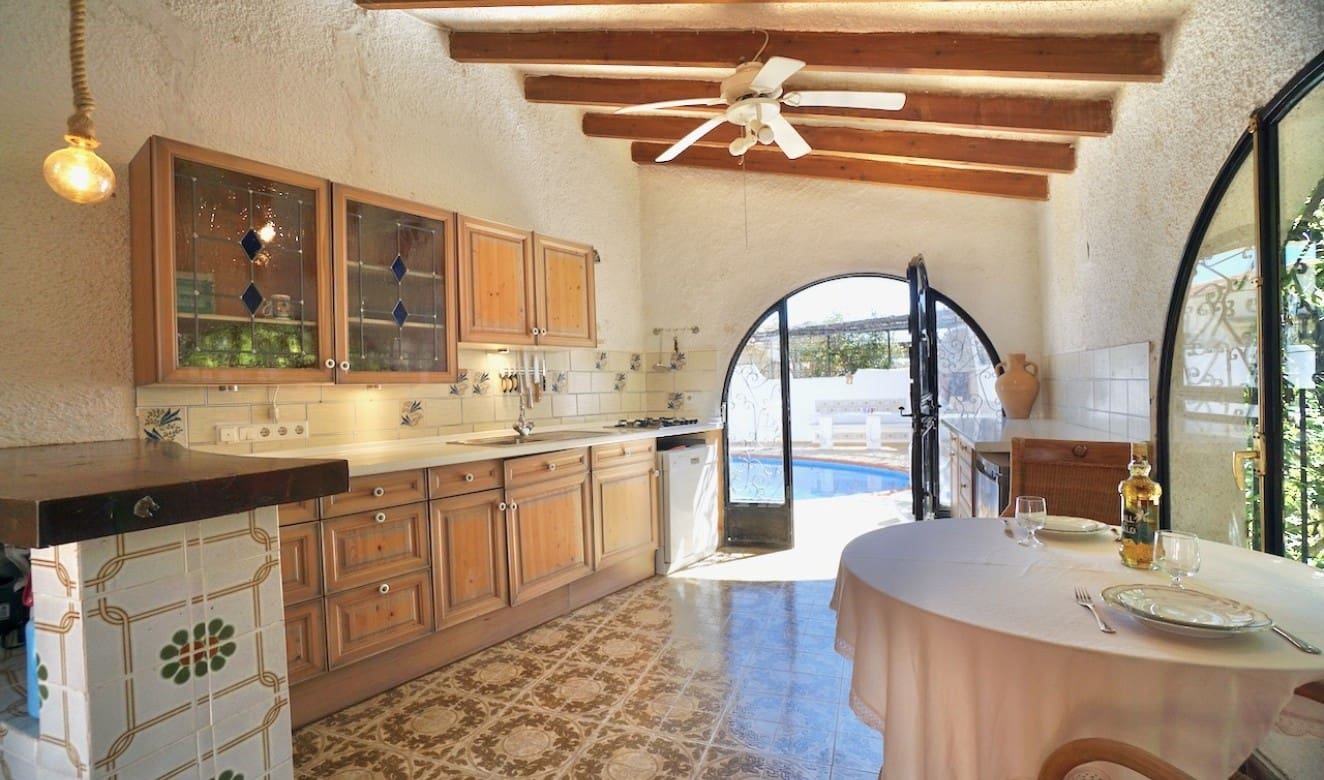 4 bedroom Villa for sale in Benissa with pool garage - € 595,000 (Ref: 8904964)