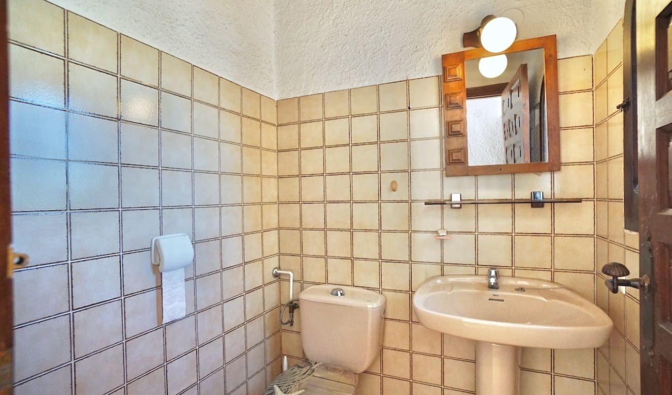 4 bedroom Villa for sale in Benissa with pool garage - € 595,000 (Ref: 8904964)