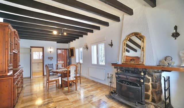 4 soverom Villa til salgs i Benissa med svømmebasseng garasje - € 595 000 (Ref: 8904964)